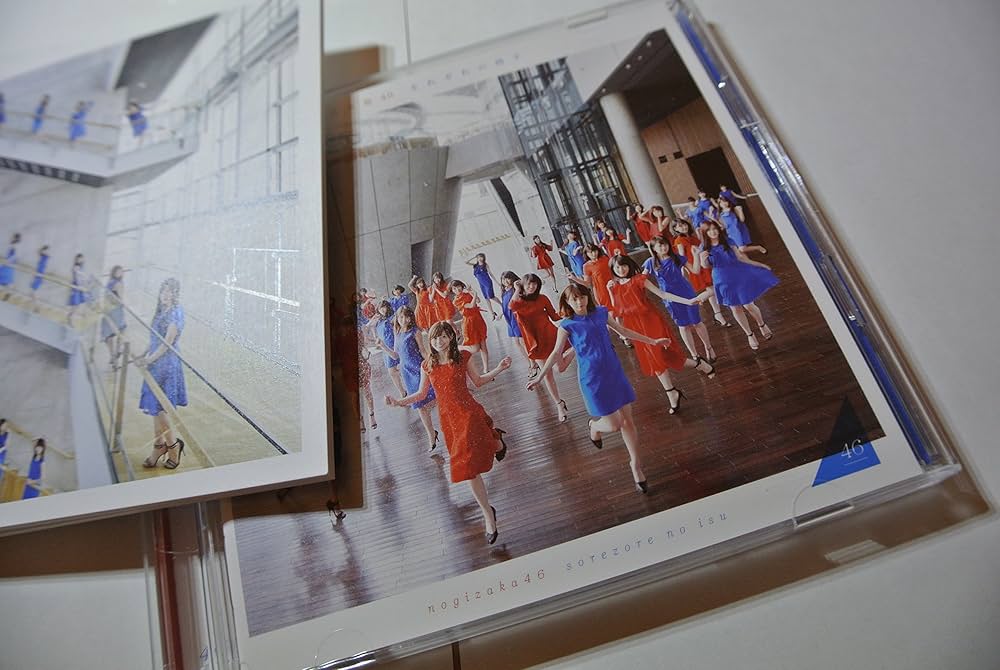 乃木坂46 - それぞれの椅子(TYPE-C)(DVD付) - Amazon.com Music